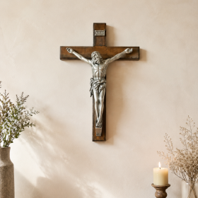 Crucifijo de madera con Cristo