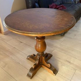 Mesa redonda de madera