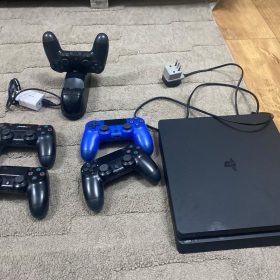 Play Station 4 + 5 controles+ cargador