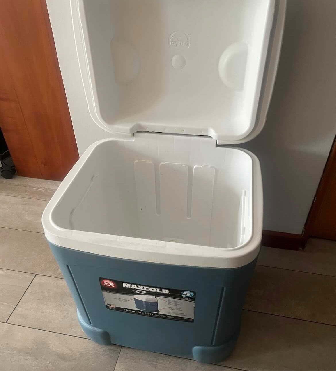 Cooler de 66 litros IGLOO con ruedas. - Imagen 3