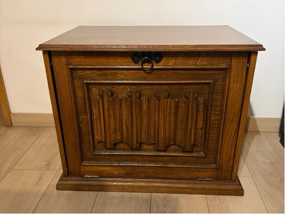 Mesa de arrimo de madera tallada - Imagen 2