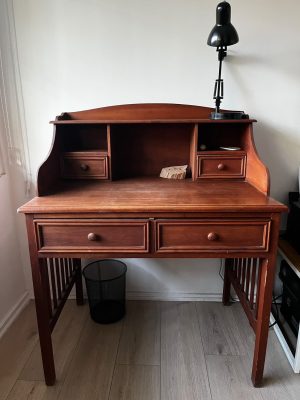 Escritorio con cajonera Raulí 🪵